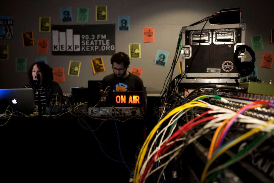 A Kexp Midday Show live broadcast, a daily showcase of the best artists of the modern day, from underground rockers to mainstream artists.