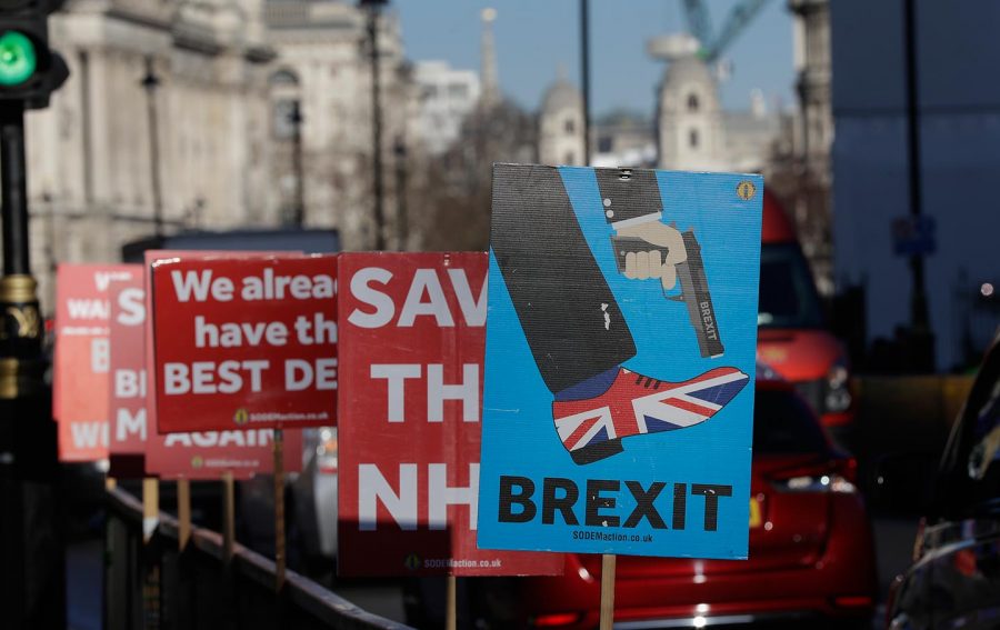 Banners posted outside Parliament in the people’s attempt to share their voice on the issue (AP Photo / Kirsty Wigglesworth).