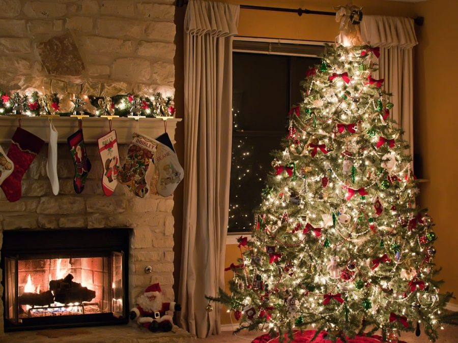 A+beautifully+lit+Christmas+Tree+is+all+you+really+need+for+the+Christmas+spirit%2C+right%3F+