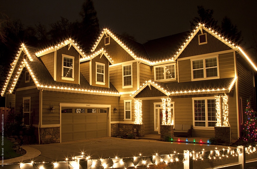 A+house+with+Christmas+lights.