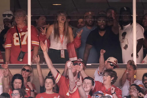 Taylor Swift alongside Donna at her first game appearance. 